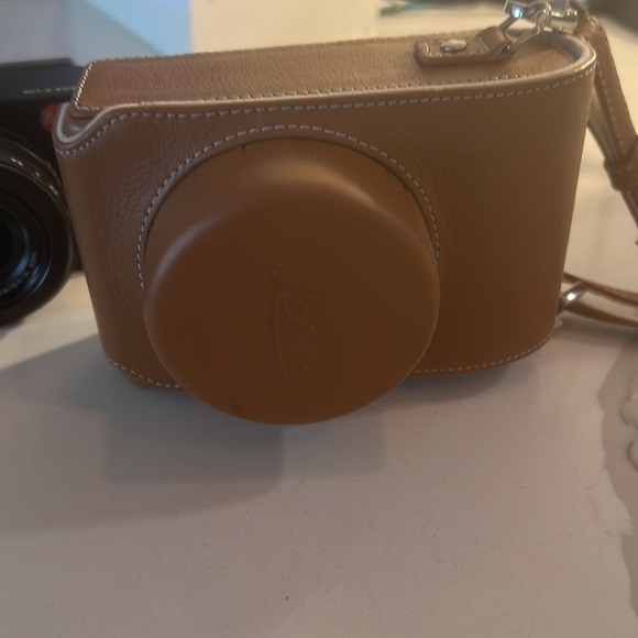 Leica D-Lux camera barely used. I’ve had for 5 months - Picture 3 of 9